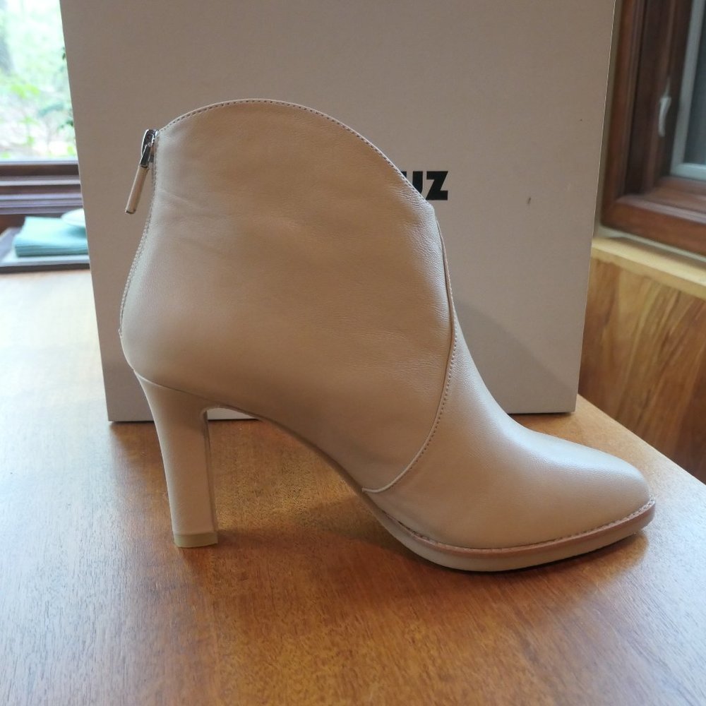 Lola Cruz leather booties in Nude NIB